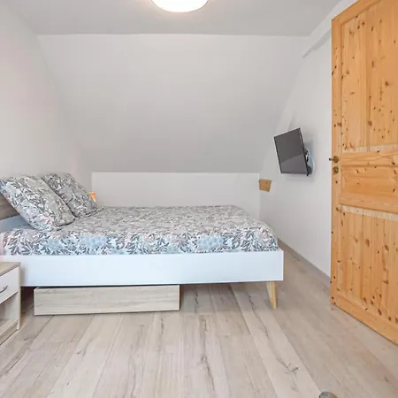 בית נופש 3 Bedroom Stunning In Créances