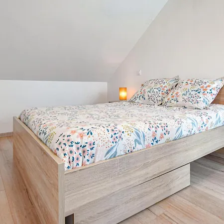 Cozy Home In Creances With Wifi Сasa de vacaciones