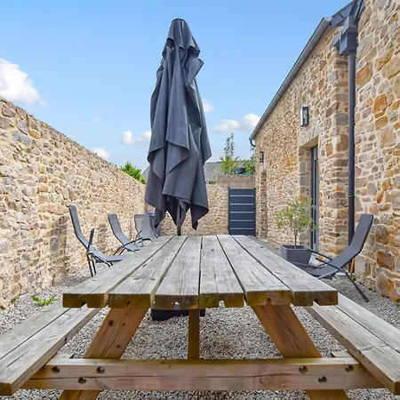 Сasa de vacaciones Cozy Home In Creances With Wifi