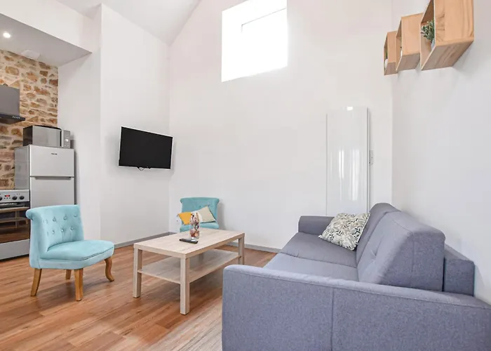 Semesterbostad 3 Bedroom Stunning In Créances